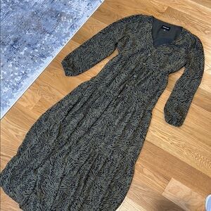 Sugarlips Black and Silver V-Neck Bishop Sleeve Sundress
